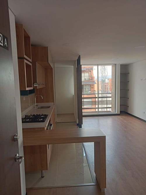 Apartamento de 2 alcobas en venta en Alhambra, Bogotá, 61 m² · foto 2 de 14