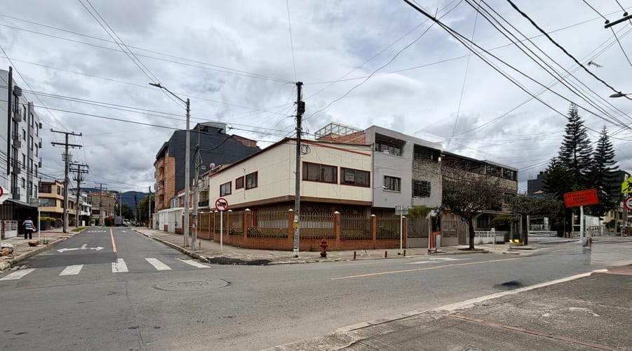 Casa de 4 alcobas en venta en Engativá, Bogotá, 196 m² · foto 1 de 24