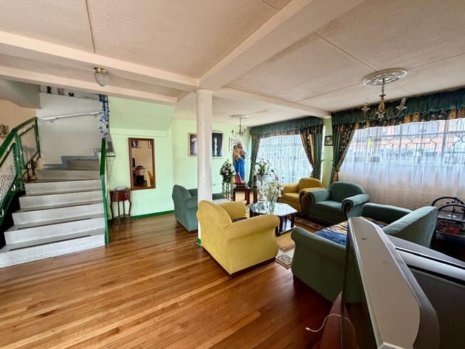 Casa de 4 alcobas en venta en Engativá, Bogotá, 196 m² · foto 4 de 24