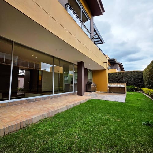 Casa de 4 alcobas en venta en Canelon, Cajicá, 236 m² · foto 1 de 19