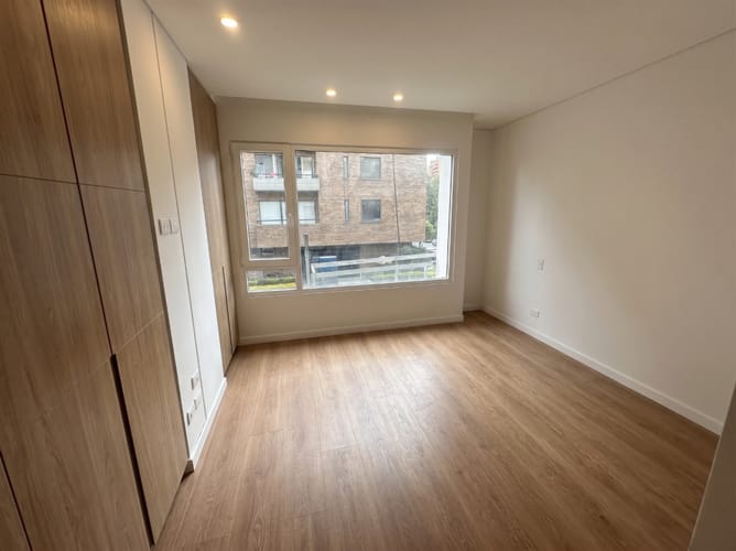 Apartamento de 2 alcobas en venta en Santa Barbara, Bogotá, 94 m² · foto 7 de 11