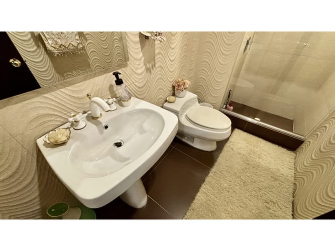 Apartamento de 2 alcobas en venta en Chico Norte, Bogotá, 189 m² · foto 11 de 17