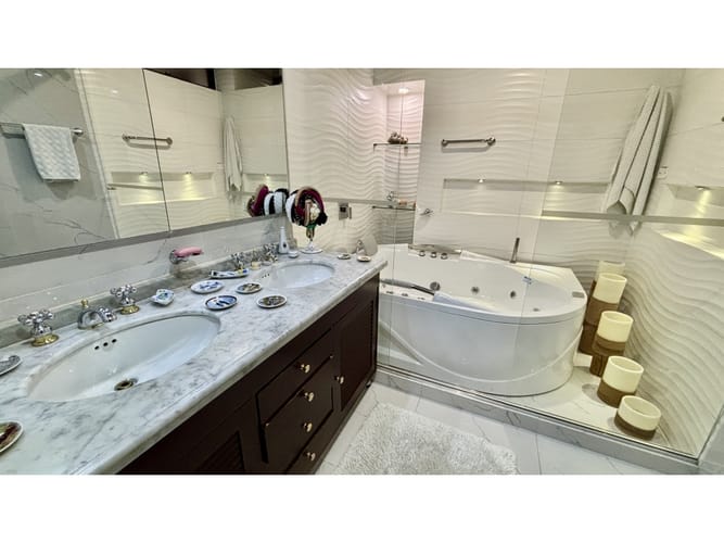 Apartamento de 2 alcobas en venta en Chico Norte, Bogotá, 189 m² · foto 14 de 17