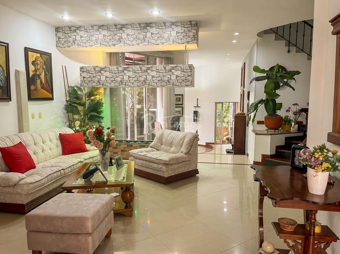 Casa de 6 alcobas en venta en San Jose, Envigado, 418 m² · foto 1 de 20