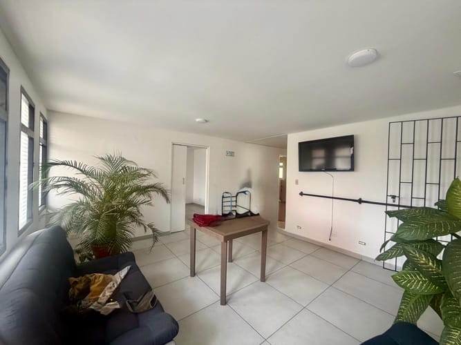 Casa de 13 alcobas en venta en Engativá, Bogotá, 347 m² · foto 3 de 24