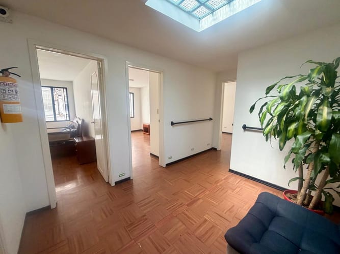Casa de 13 alcobas en venta en Engativá, Bogotá, 347 m² · foto 5 de 24