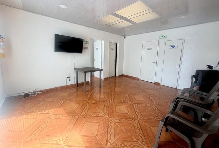 Casa de 13 alcobas en venta en Engativá, Bogotá, 347 m² · foto 9 de 24