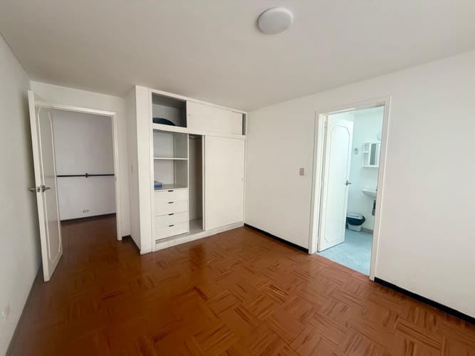 Casa de 13 alcobas en venta en Engativá, Bogotá, 347 m² · foto 16 de 24