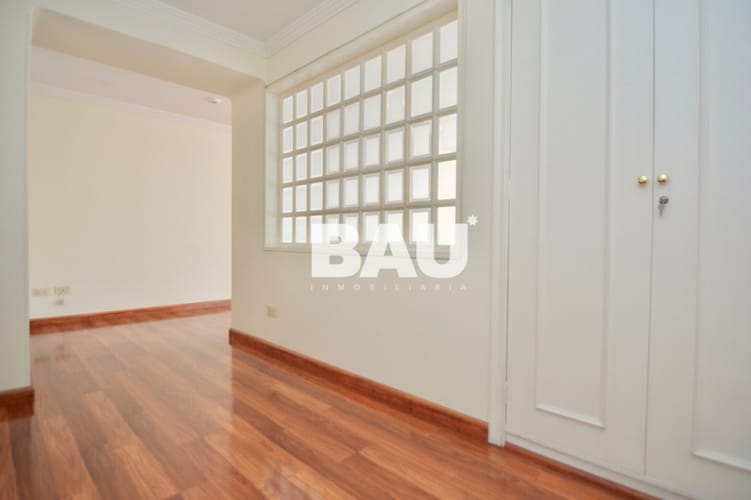 Apartamento de 3 alcobas en venta en Santa Barbara Central, Bogotá, 175 m² · foto 2 de 23
