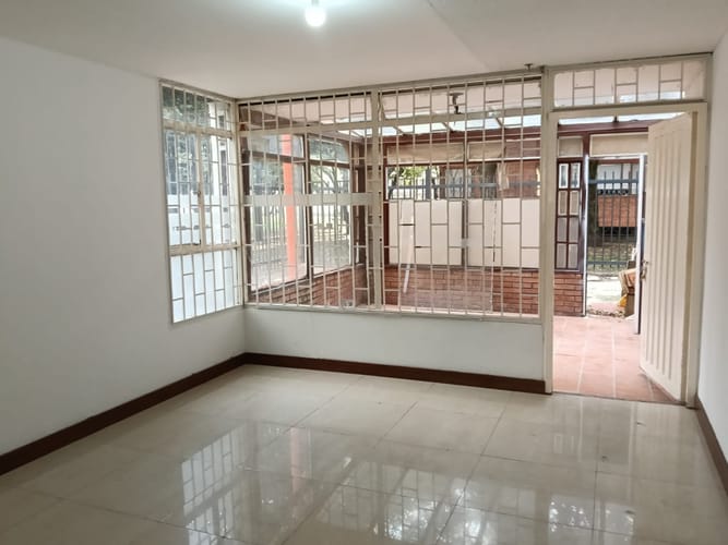 Casa de 5 alcobas en arriendo en Puente Largo, Bogotá, 430 m² · foto 2 de 24