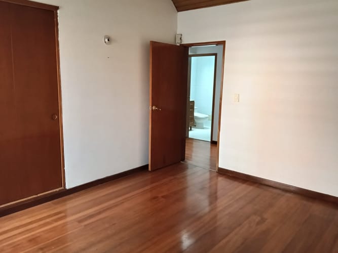 Casa de 5 alcobas en arriendo en Puente Largo, Bogotá, 430 m² · foto 11 de 24