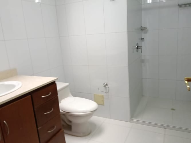 Casa de 5 alcobas en arriendo en Puente Largo, Bogotá, 430 m² · foto 19 de 24