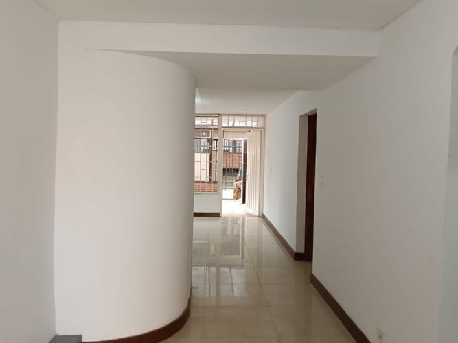 Casa de 5 alcobas en venta en Puente Largo, Bogotá, 430 m² · foto 3 de 24