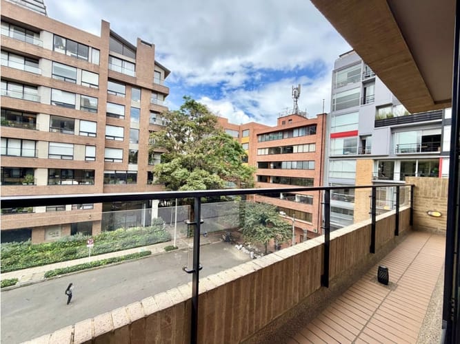 Apartamento de 3 alcobas en venta en El Virrey, Bogotá, 204 m² · foto 4 de 15