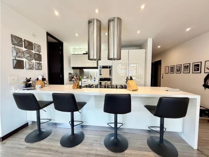 Apartamento de 3 alcobas en venta en El Virrey, Bogotá, 204 m² · foto 5 de 15