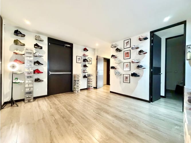 Apartamento de 3 alcobas en venta en El Virrey, Bogotá, 204 m² · foto 9 de 15