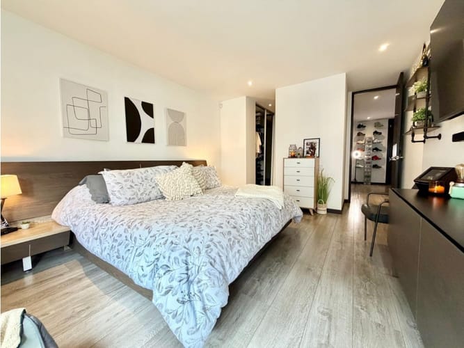 Apartamento de 3 alcobas en venta en El Virrey, Bogotá, 204 m² · foto 10 de 15