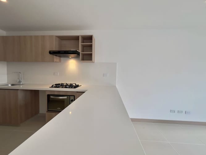 Apartamento de 2 alcobas en venta en Villa Carlota, Medellín, 85 m² · foto 2 de 18