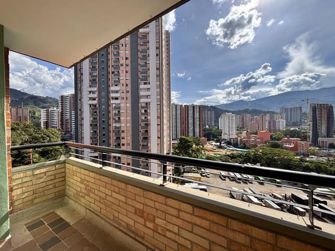 Apartamento de 3 alcobas en venta en Las Lomitas, Sabaneta, 93 m² · foto 16 de 18