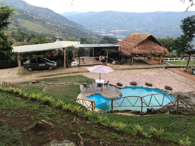 Casa de 4 alcobas en venta en Zarzal Curzao, Copacabana, 1300 m² · foto 15 de 20