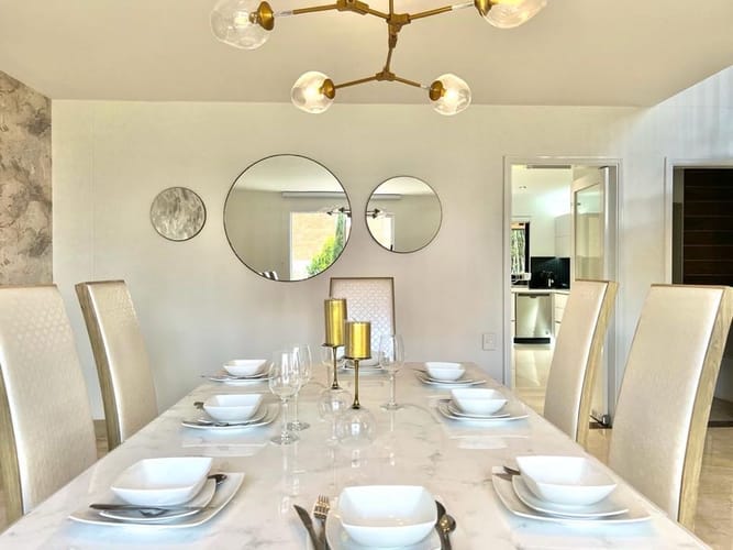 Casa de 6 alcobas en venta en El Tesoro, Medellín, 900 m² · foto 1 de 24