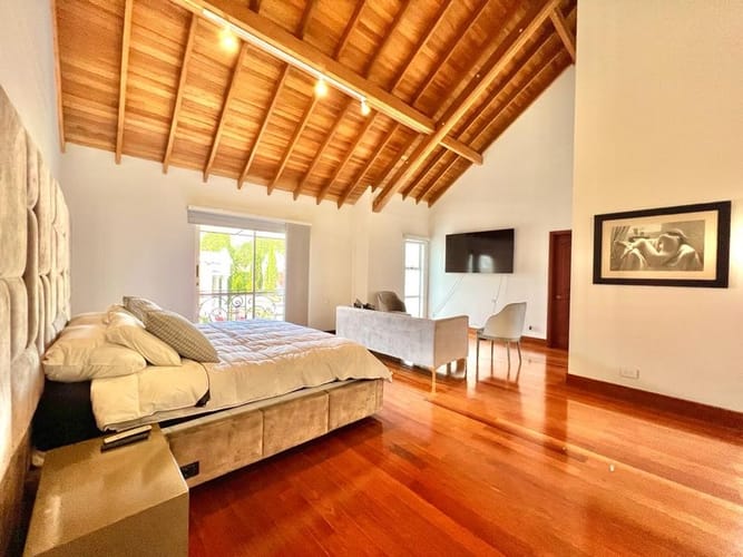 Casa de 6 alcobas en venta en El Tesoro, Medellín, 900 m² · foto 17 de 24