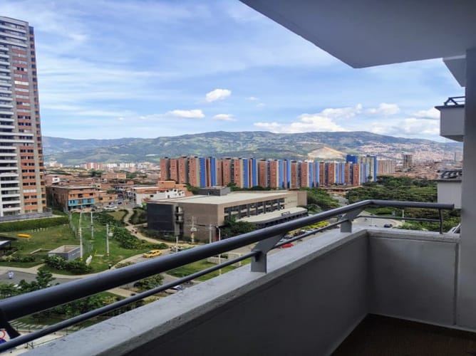Apartamento de 3 alcobas en venta en Bellavista, Bello, 54 m² · foto 4 de 9