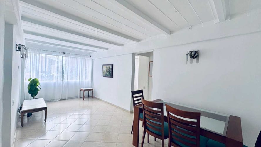 Apartamento de 3 alcobas en venta en Los Naranjos, Medellín, 76 m² · foto 2 de 17