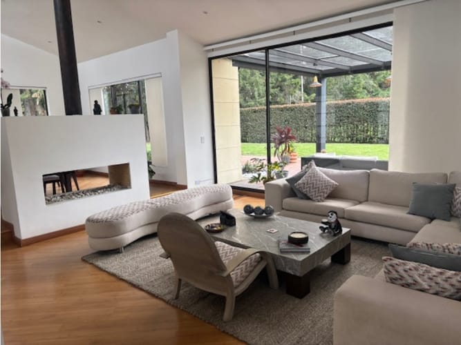 Casa de 4 alcobas en venta en Cr San Valentin, Chía, 311 m² · foto 2 de 23