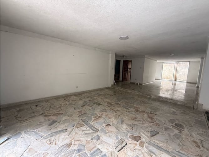 Casa de 4 alcobas en venta en Camino Real, Cali, 298 m² · foto 2 de 21