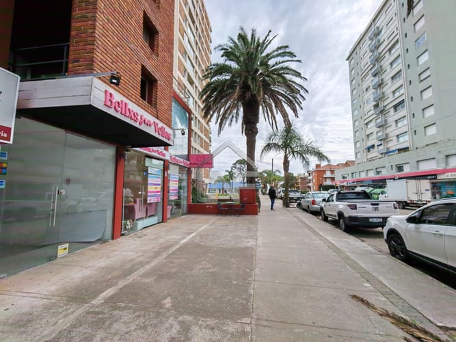 Local comercial en alquiler en Punta del Este · Foto 2