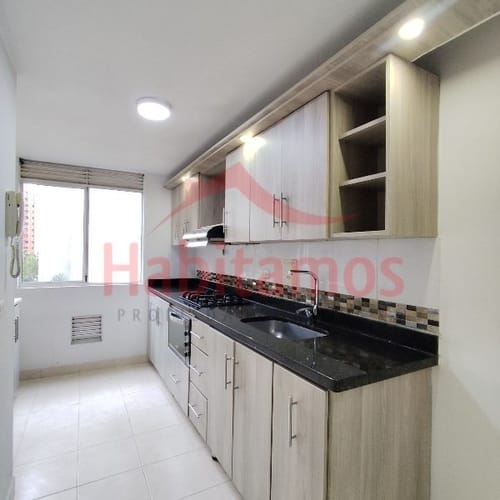 Apartamento de 3 alcobas en arriendo en Loma De Los Bernal, Medellín, 70 m² · foto 2 de 20