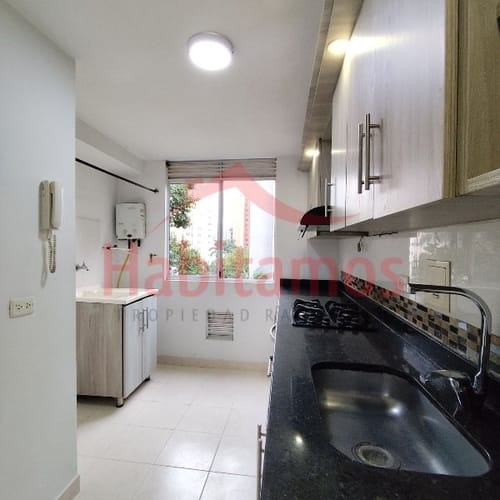 Apartamento de 3 alcobas en arriendo en Loma De Los Bernal, Medellín, 70 m² · foto 3 de 20