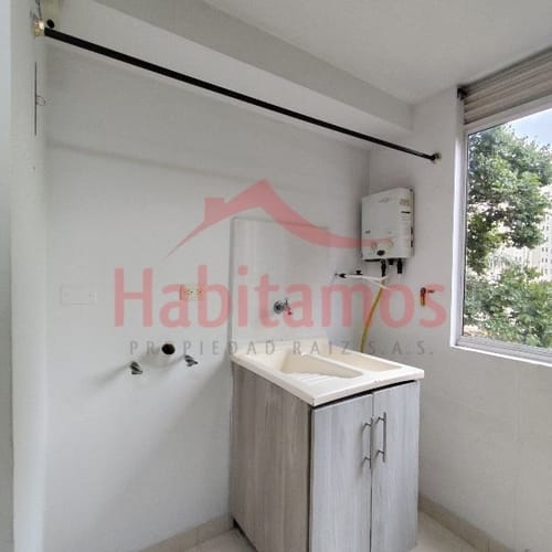 Apartamento de 3 alcobas en arriendo en Loma De Los Bernal, Medellín, 70 m² · foto 4 de 20