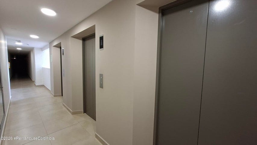 Apartamento de 3 alcobas en venta en Lagos De Torca, Bogotá, 82 m² · foto 2 de 24