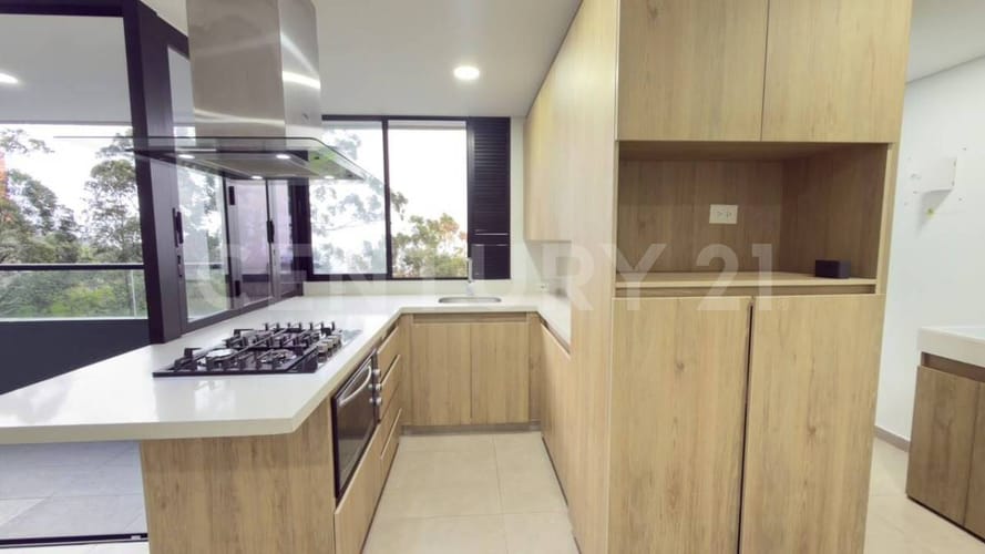 Apartamento de 3 alcobas en arriendo en El Poblado, Medellín, 95 m² · foto 2 de 16
