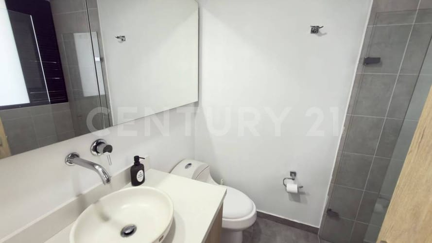 Apartamento de 3 alcobas en arriendo en El Poblado, Medellín, 95 m² · foto 9 de 16