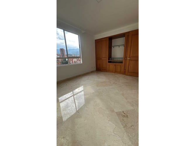 Apartamento de 4 alcobas en venta en Conquistadores, Medellín, 220 m² · foto 2 de 12