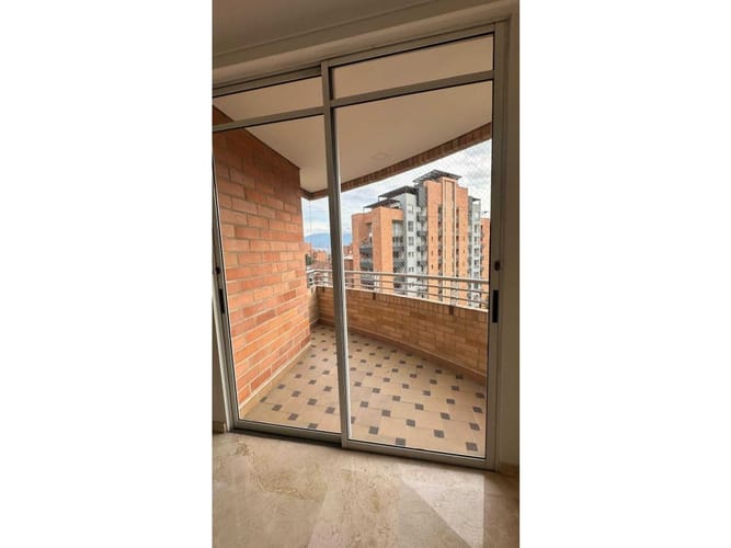 Apartamento de 4 alcobas en venta en Conquistadores, Medellín, 220 m² · foto 4 de 12