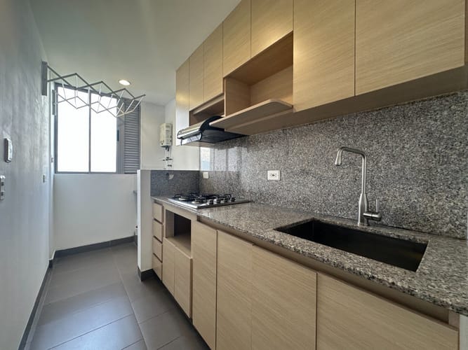 Apartamento de 2 alcobas en venta en Loma Del Esmeraldal, Envigado, 67 m² · foto 2 de 15