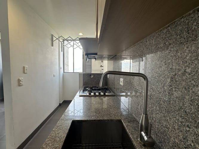 Apartamento de 2 alcobas en venta en Loma Del Esmeraldal, Envigado, 67 m² · foto 3 de 15