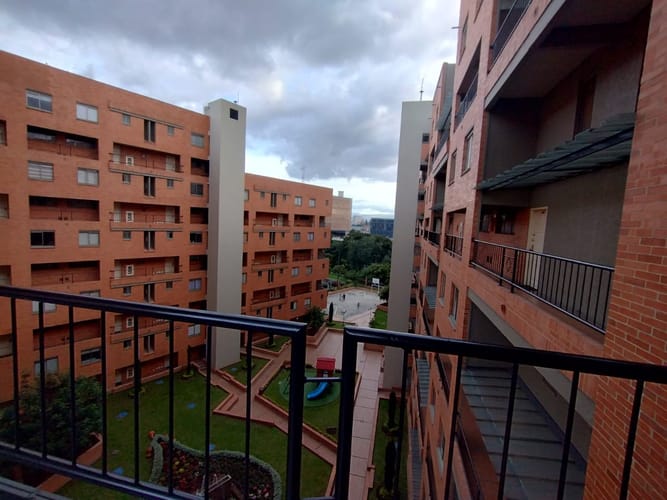 Apartamento de 3 alcobas en venta en Ciudad Salitre, Bogotá, 86 m² · foto 1 de 17