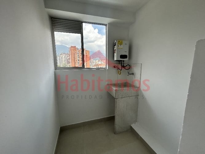 Apartamento de 3 alcobas en arriendo en San Remo, Sabaneta, 68 m² · foto 2 de 14