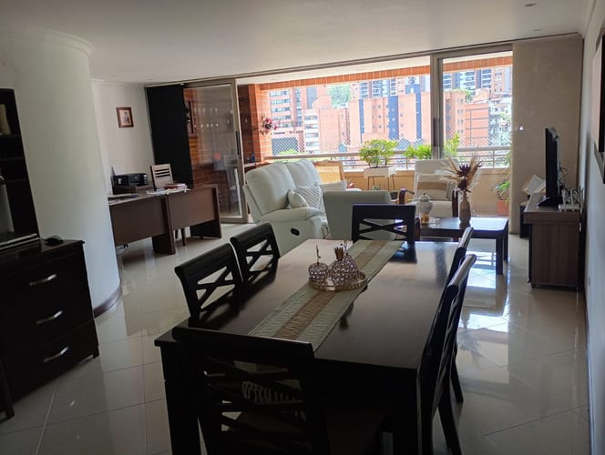 Apartamento de 3 alcobas en venta en Alto De Misael, Envigado, 155 m² · foto 2 de 20