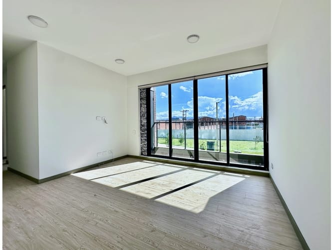 Apartamento de 3 alcobas en venta en Ciudad Salitre Oriental, Bogotá, 78 m² · foto 1 de 24