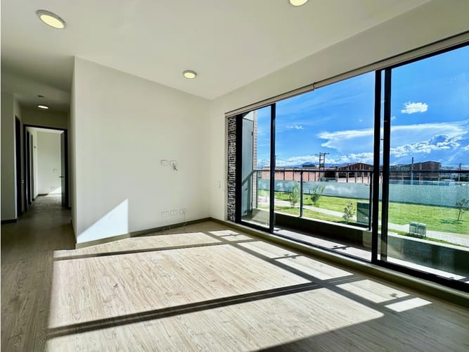 Apartamento de 3 alcobas en venta en Ciudad Salitre Oriental, Bogotá, 78 m² · foto 3 de 24