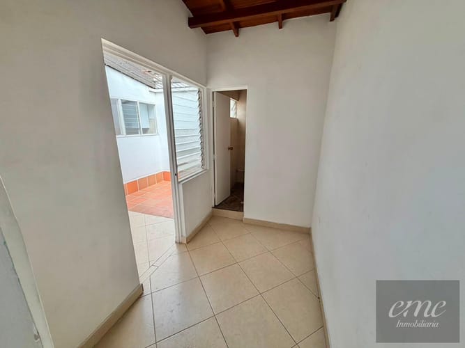 Casa de 5 alcobas en arriendo en Laureles, Medellín, 200 m² · foto 4 de 16