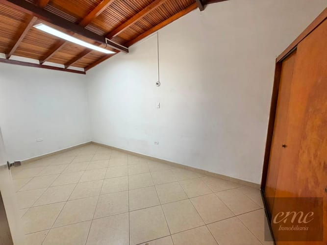Casa de 5 alcobas en arriendo en Laureles, Medellín, 200 m² · foto 5 de 16