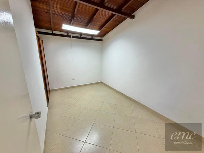 Casa de 5 alcobas en arriendo en Laureles, Medellín, 200 m² · foto 10 de 16