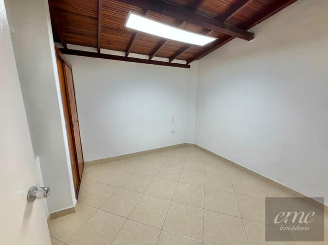 Casa de 5 alcobas en arriendo en Laureles, Medellín, 200 m² · foto 11 de 16